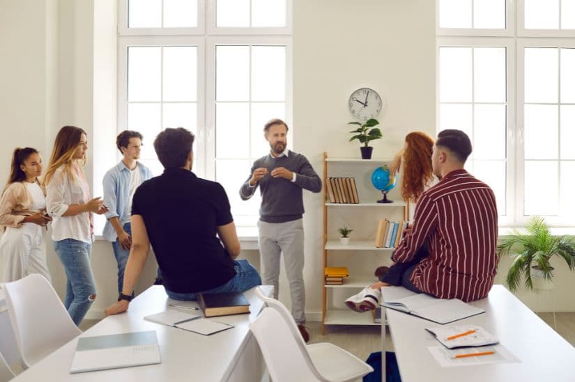 Supervize ve školním prostředí: Proč je důležitá pro pedagogy?
